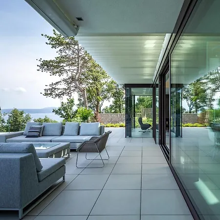 Villa Aura *